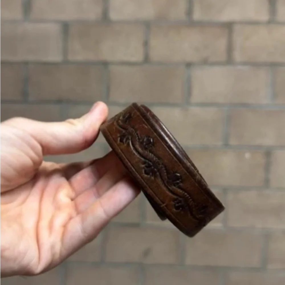 Men's Brown Embossed Leather Bracelet - Classic Casual Accessory